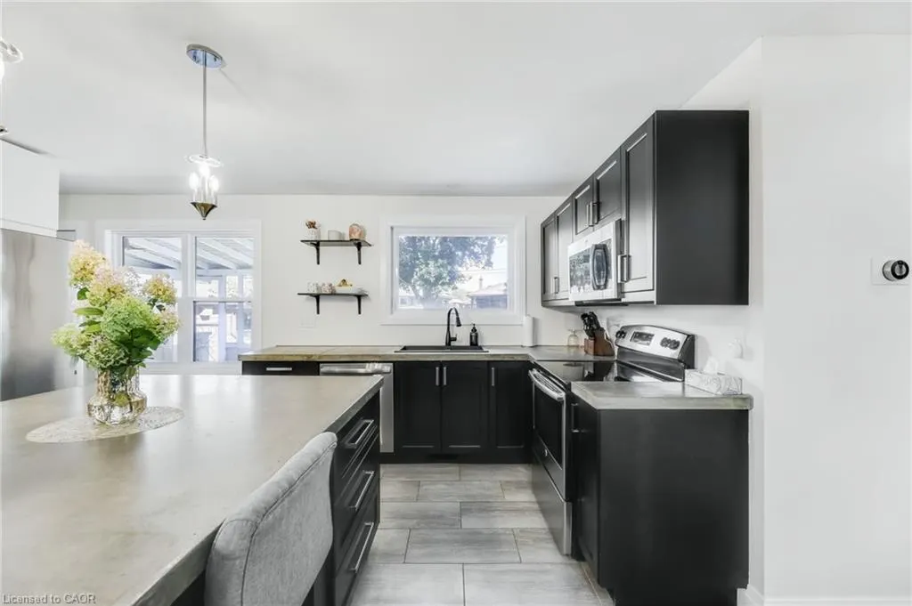 18 Tweedsmuir Avenue