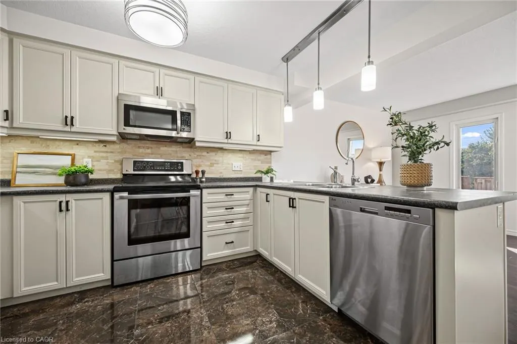 6 Upper Mercer Street, #D16