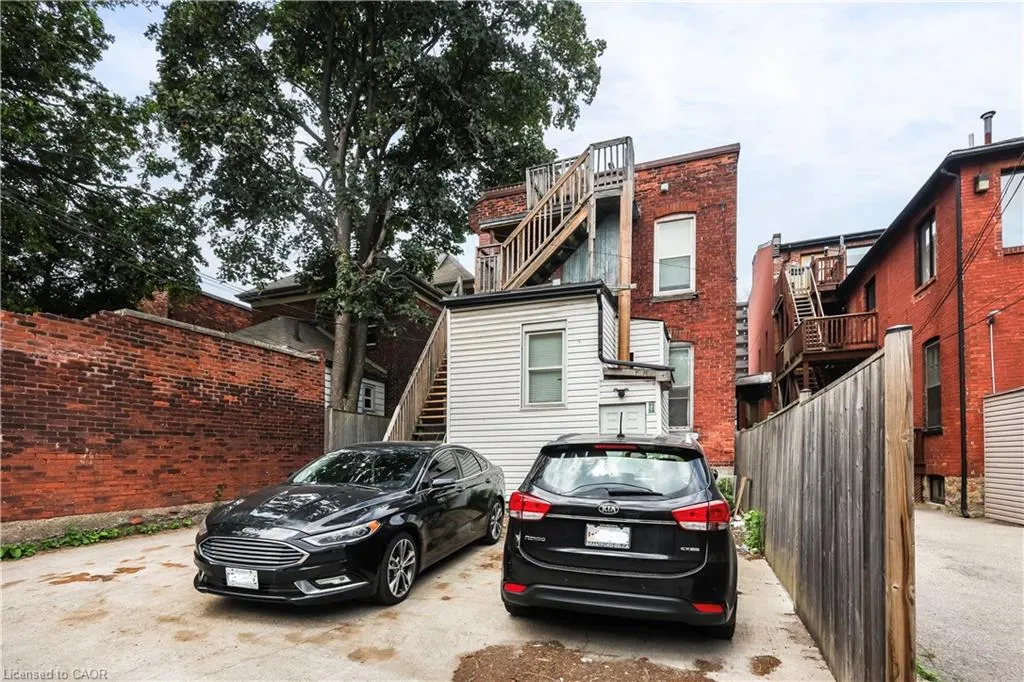 47 Wellington Street S