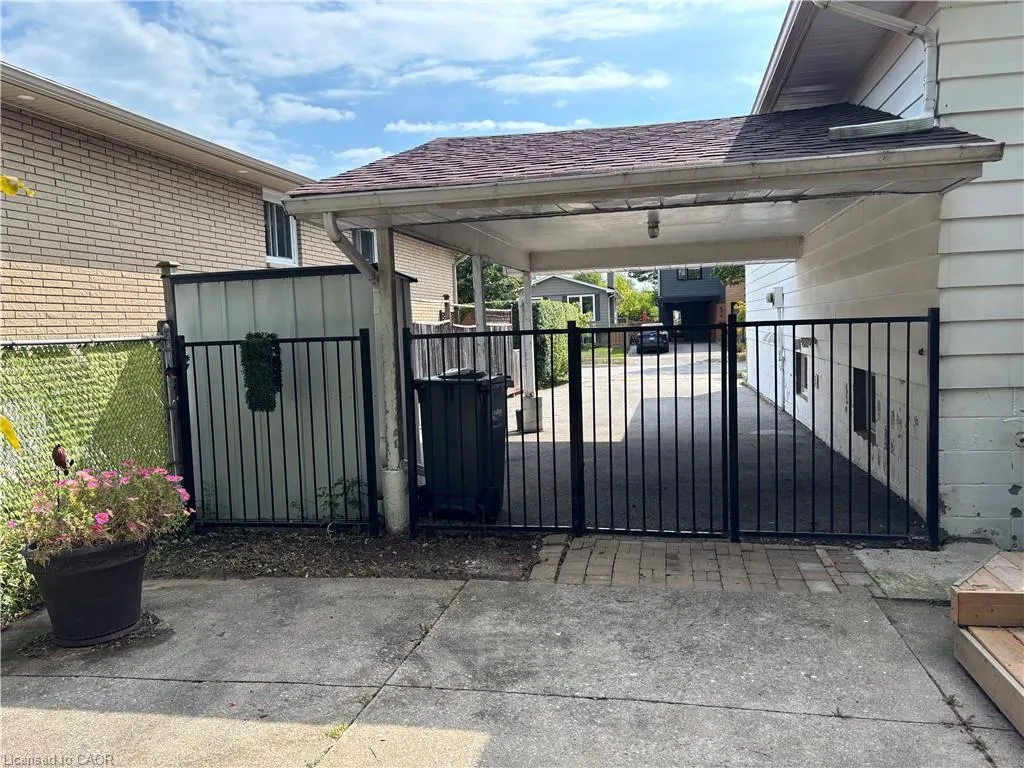 582 Chamberlain Road