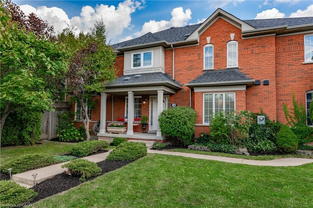 3288 Equestrian Crescent