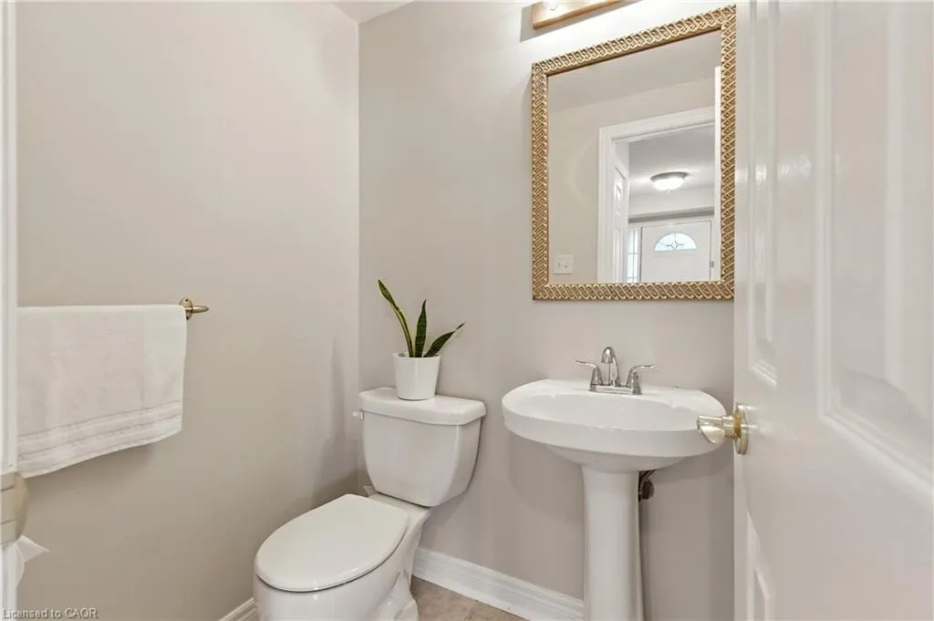 3288 Equestrian Crescent