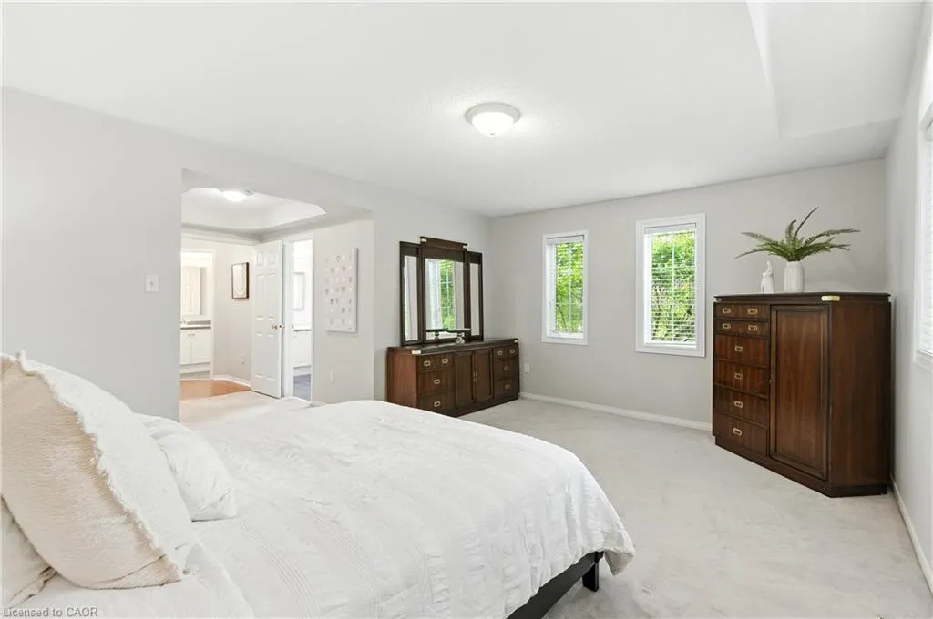 3288 Equestrian Crescent