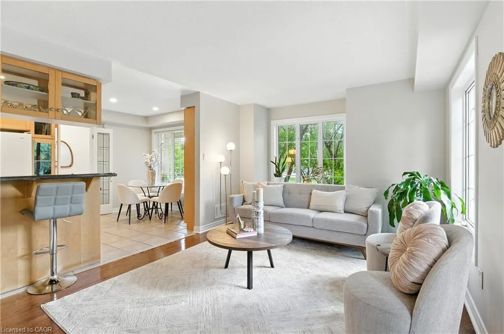 3288 Equestrian Crescent