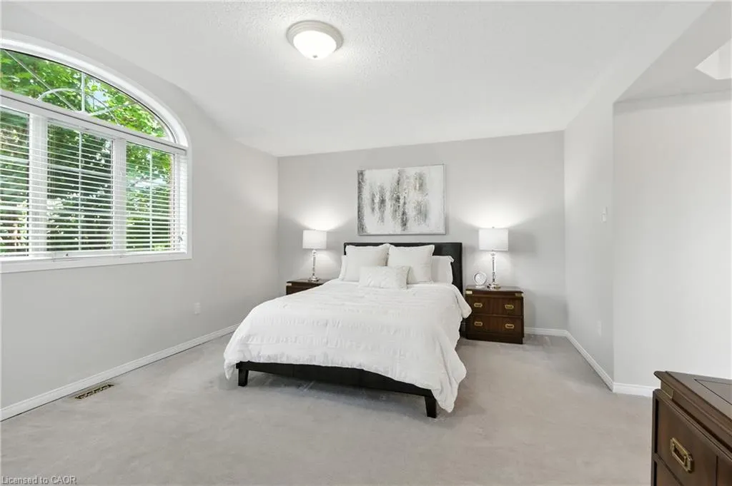 3288 Equestrian Crescent