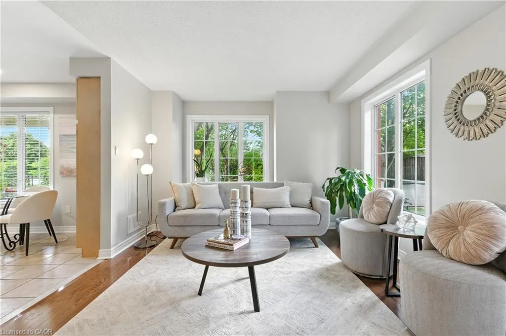 3288 Equestrian Crescent