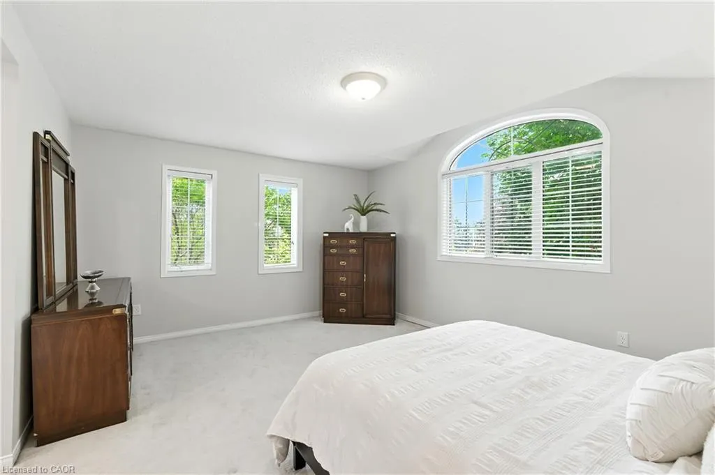 3288 Equestrian Crescent