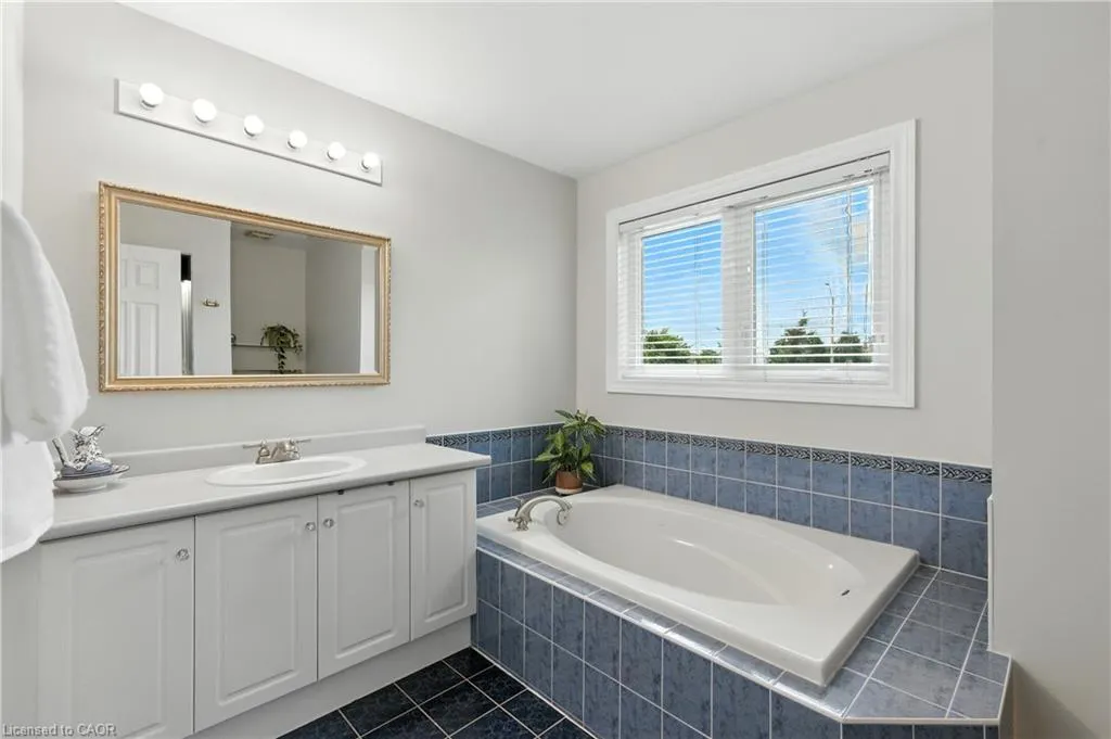 3288 Equestrian Crescent