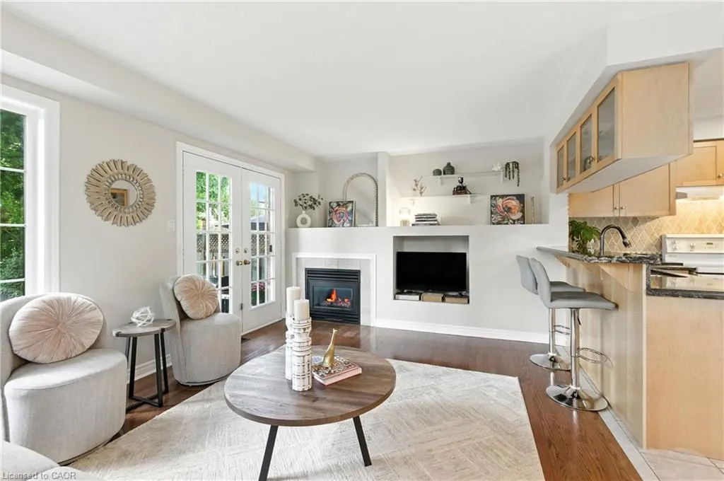 3288 Equestrian Crescent