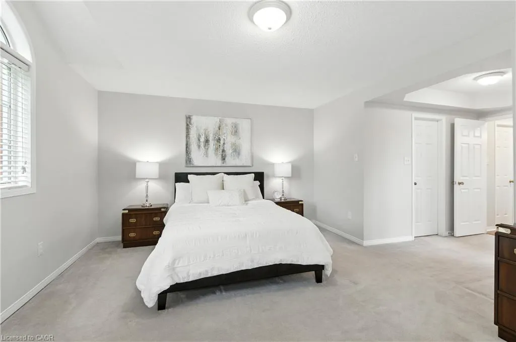 3288 Equestrian Crescent