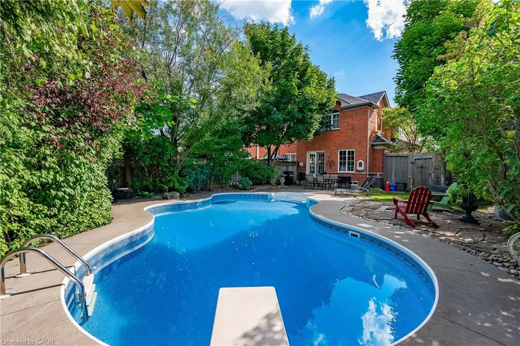 3288 Equestrian Crescent