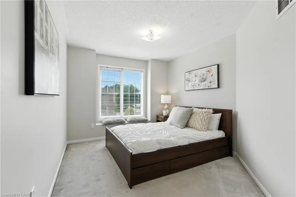 3288 Equestrian Crescent