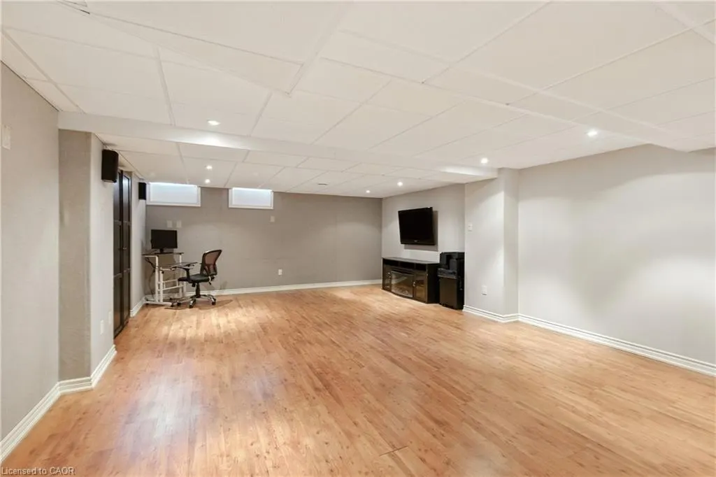 3288 Equestrian Crescent