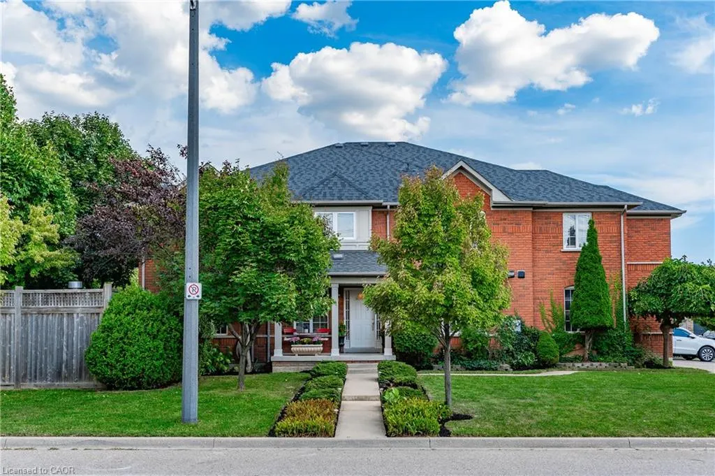 3288 Equestrian Crescent