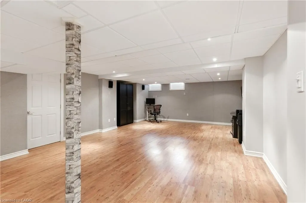 3288 Equestrian Crescent