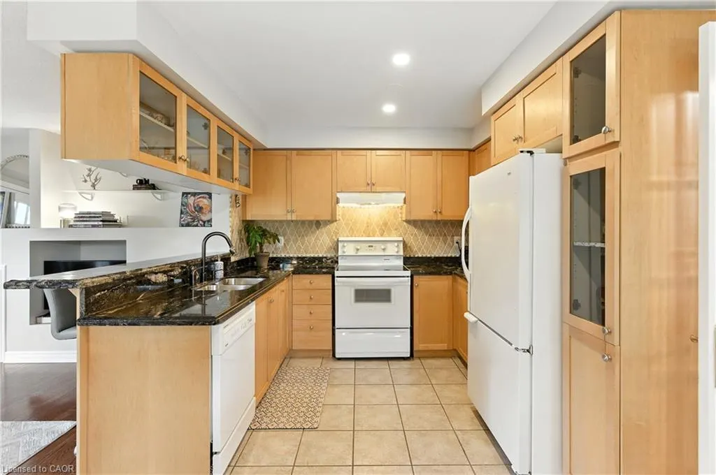 3288 Equestrian Crescent