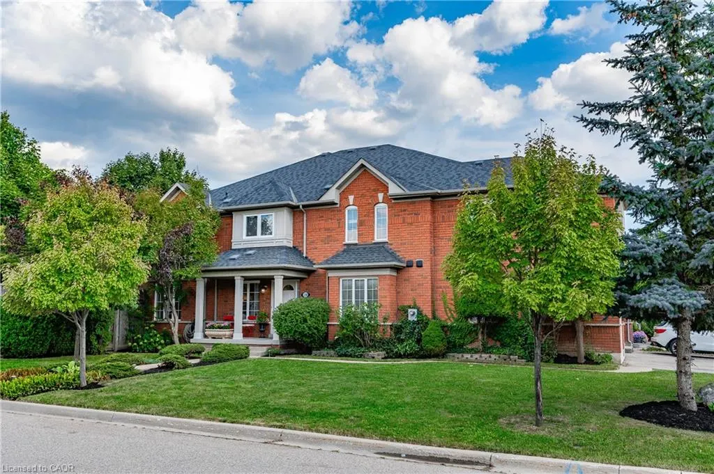 3288 Equestrian Crescent