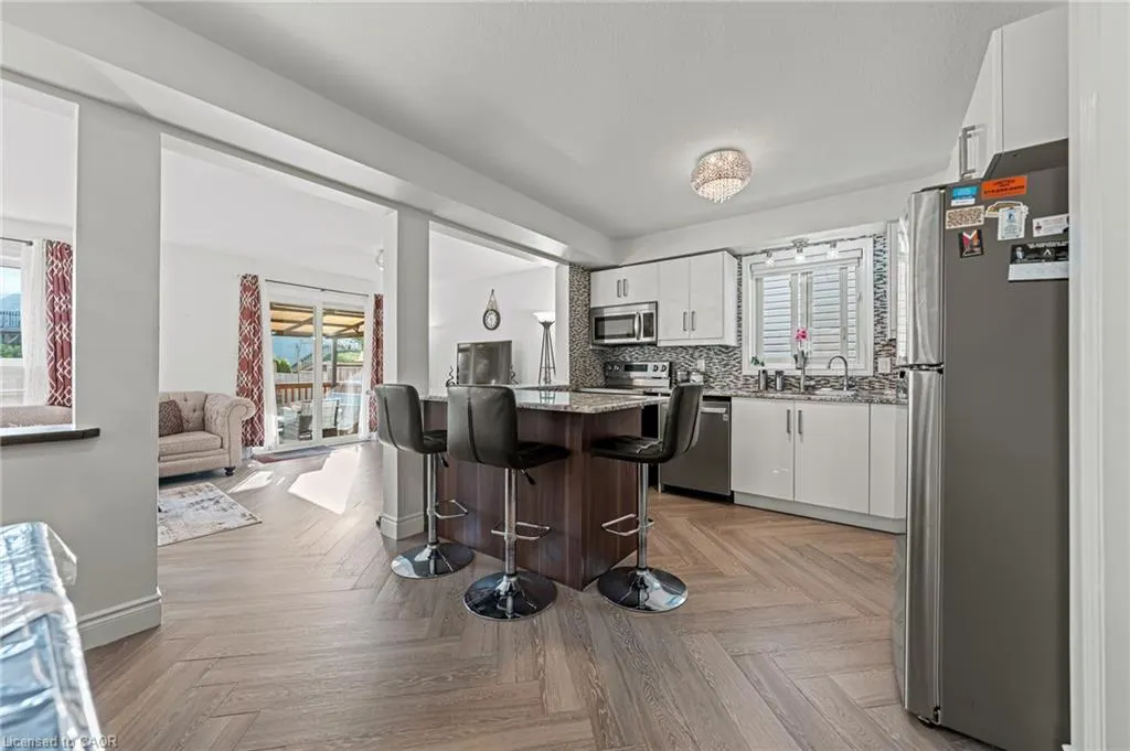 81 Eastforest Trail