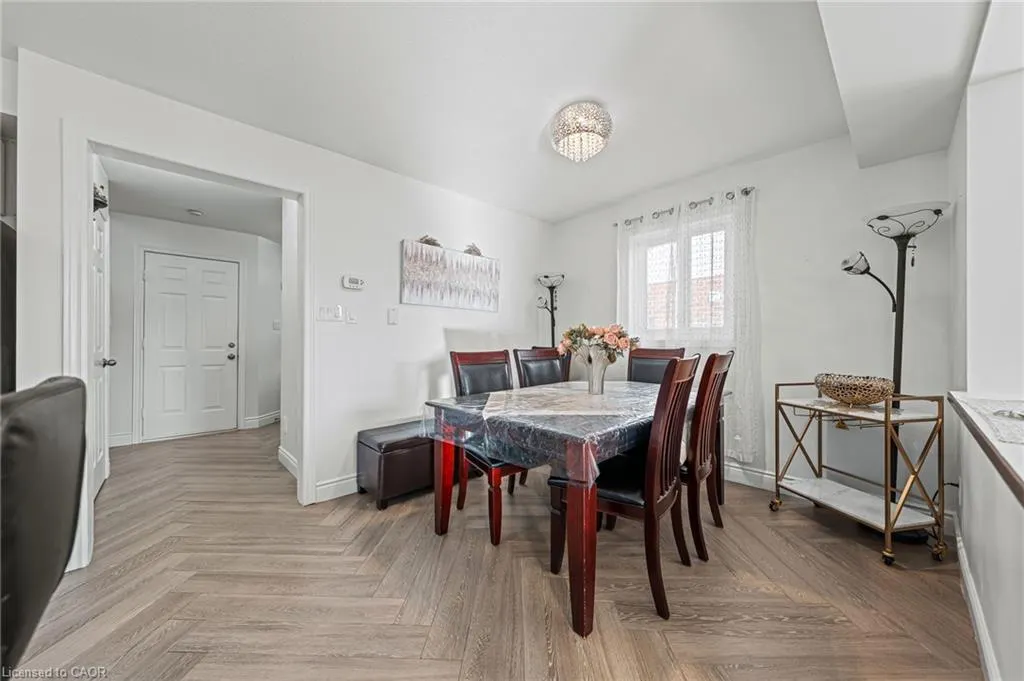 81 Eastforest Trail