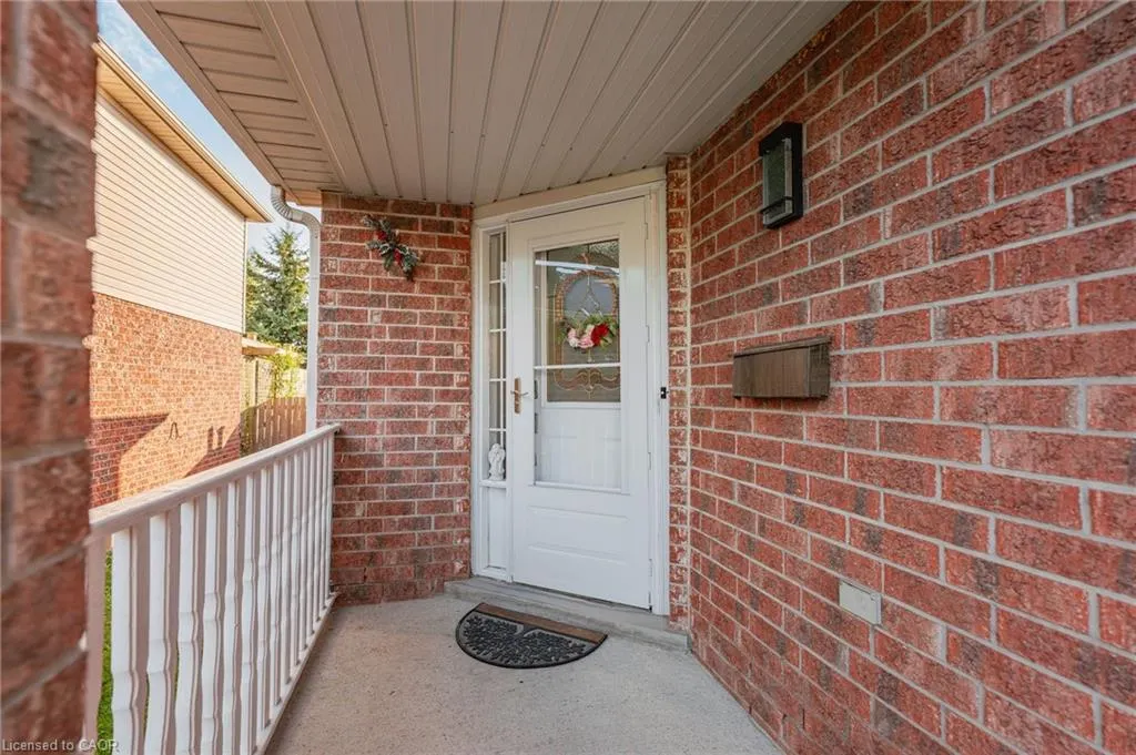 81 Eastforest Trail
