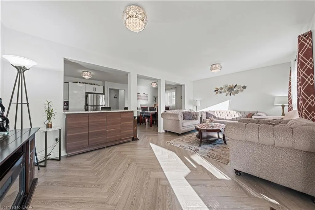 81 Eastforest Trail