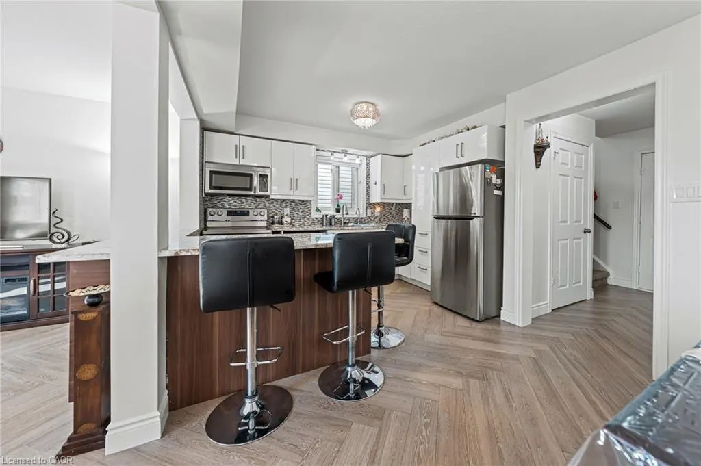 81 Eastforest Trail