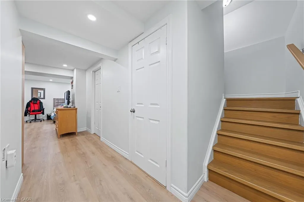 81 Eastforest Trail