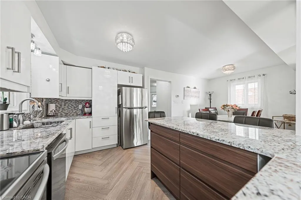 81 Eastforest Trail