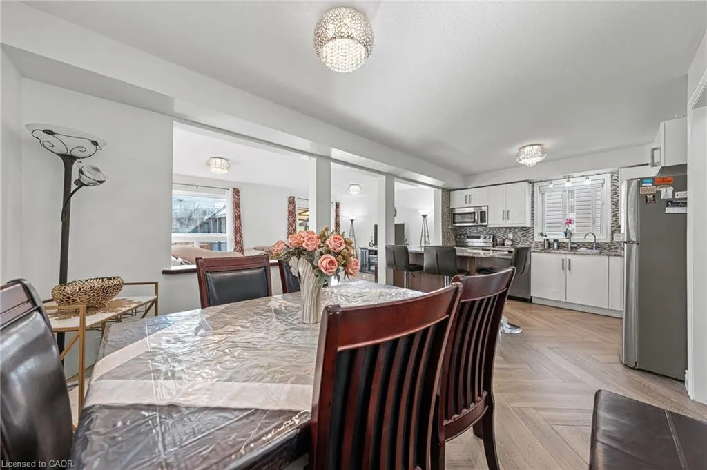 81 Eastforest Trail