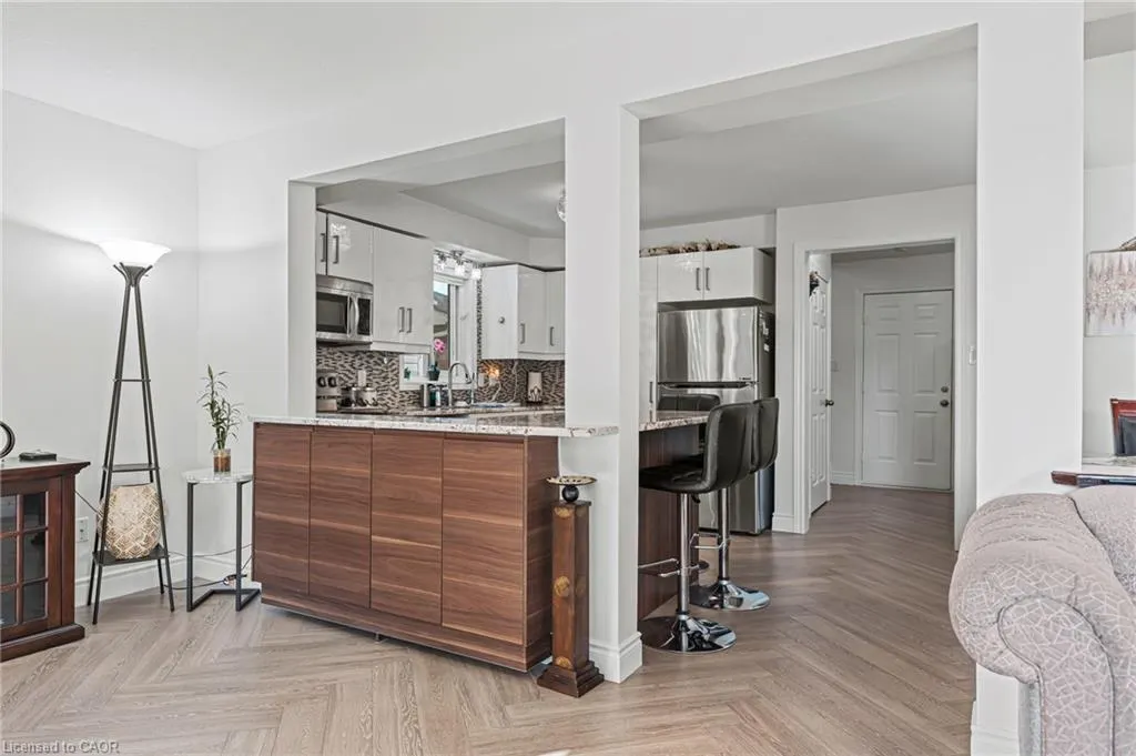 81 Eastforest Trail