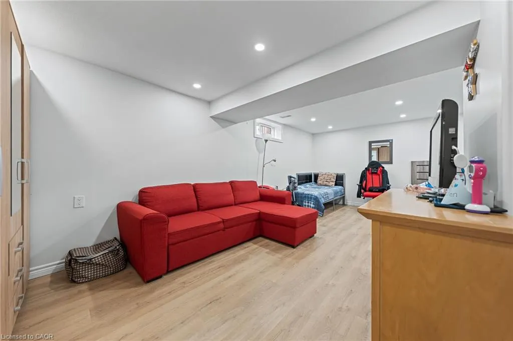 81 Eastforest Trail