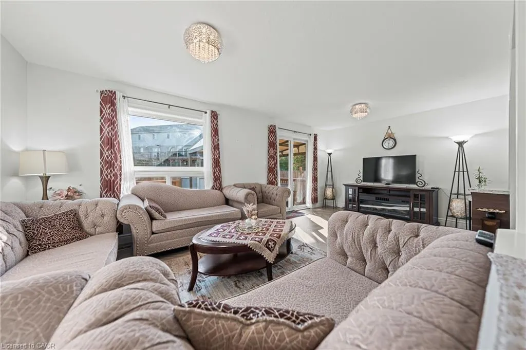 81 Eastforest Trail