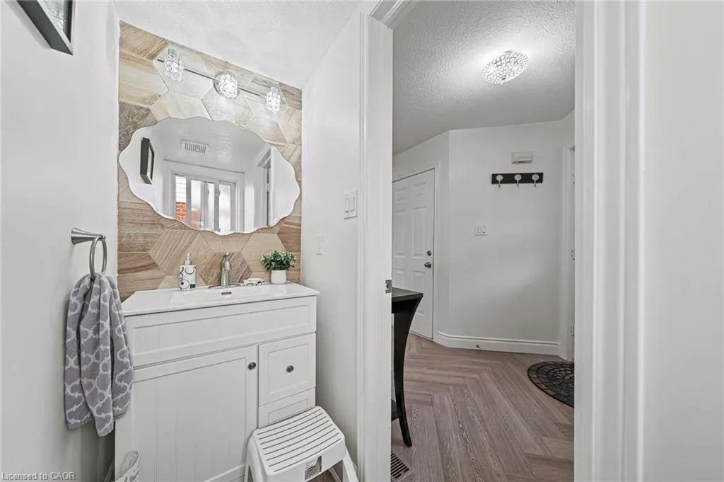81 Eastforest Trail
