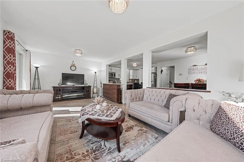 81 Eastforest Trail