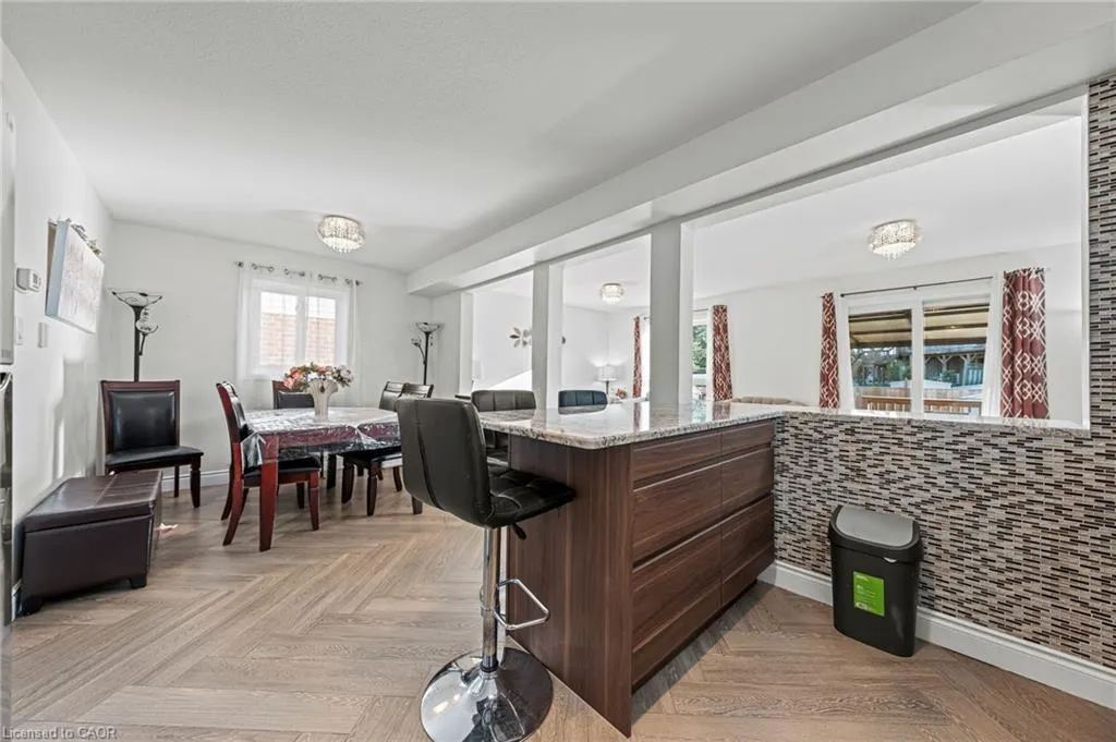81 Eastforest Trail