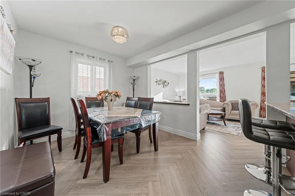 81 Eastforest Trail