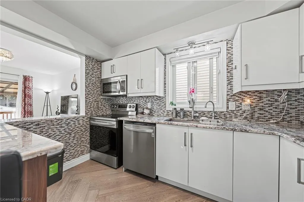 81 Eastforest Trail