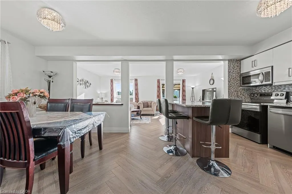 81 Eastforest Trail
