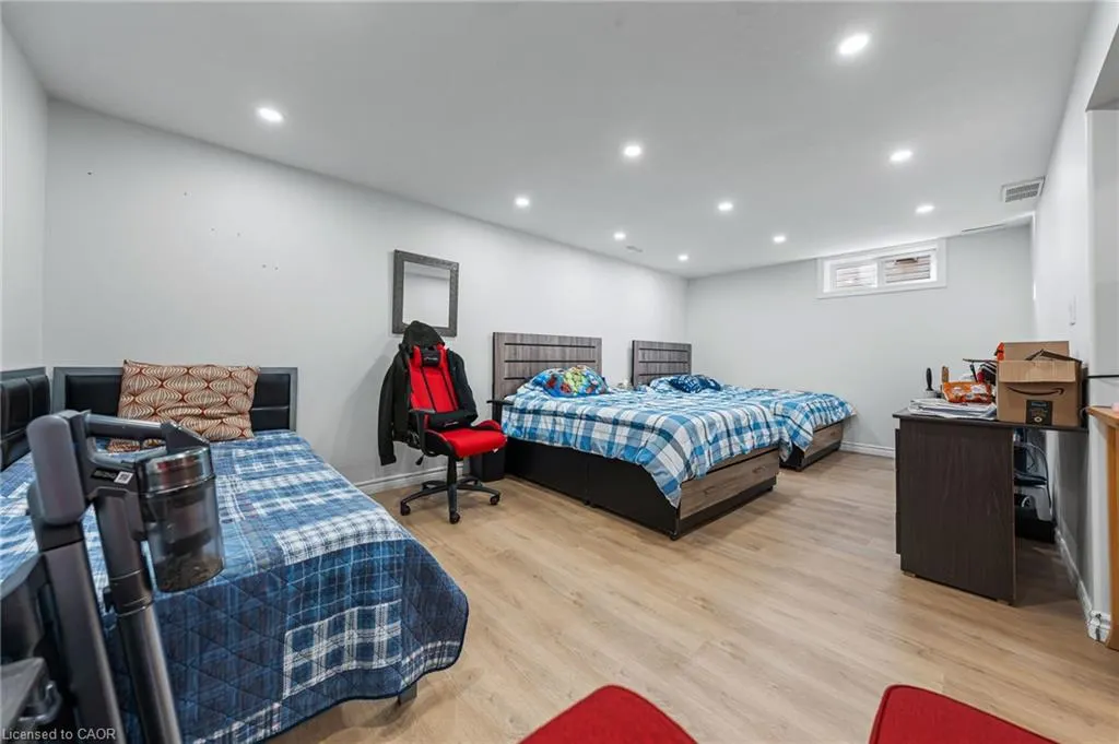 81 Eastforest Trail