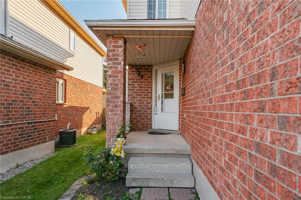 81 Eastforest Trail