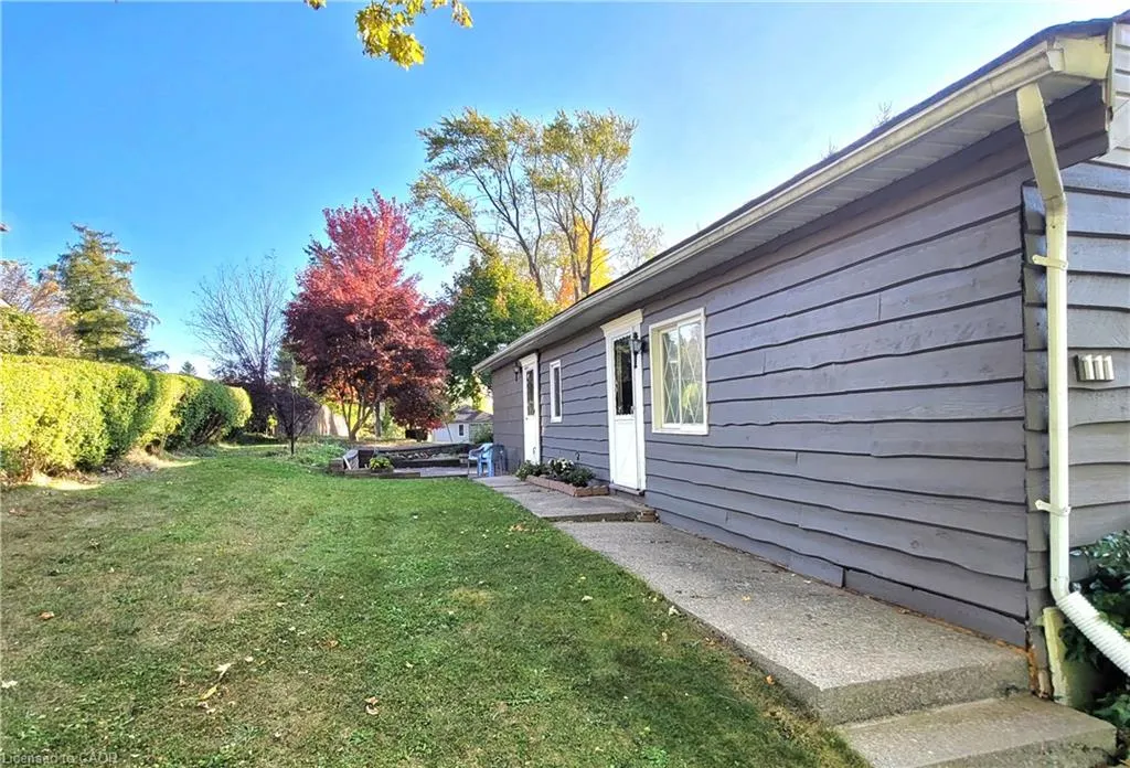 111 Riverbank Drive N