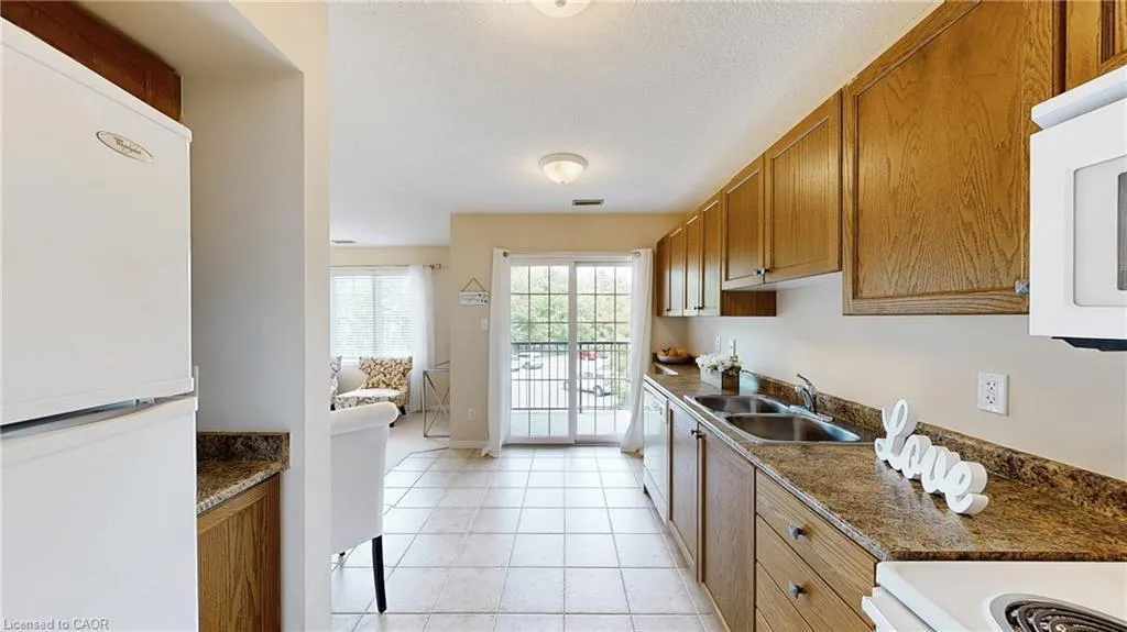 950 Highland Road W, ##6
