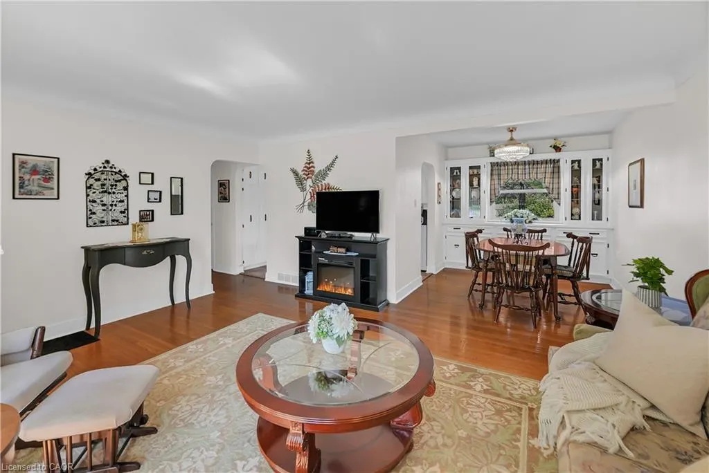 11 Riverview Drive
