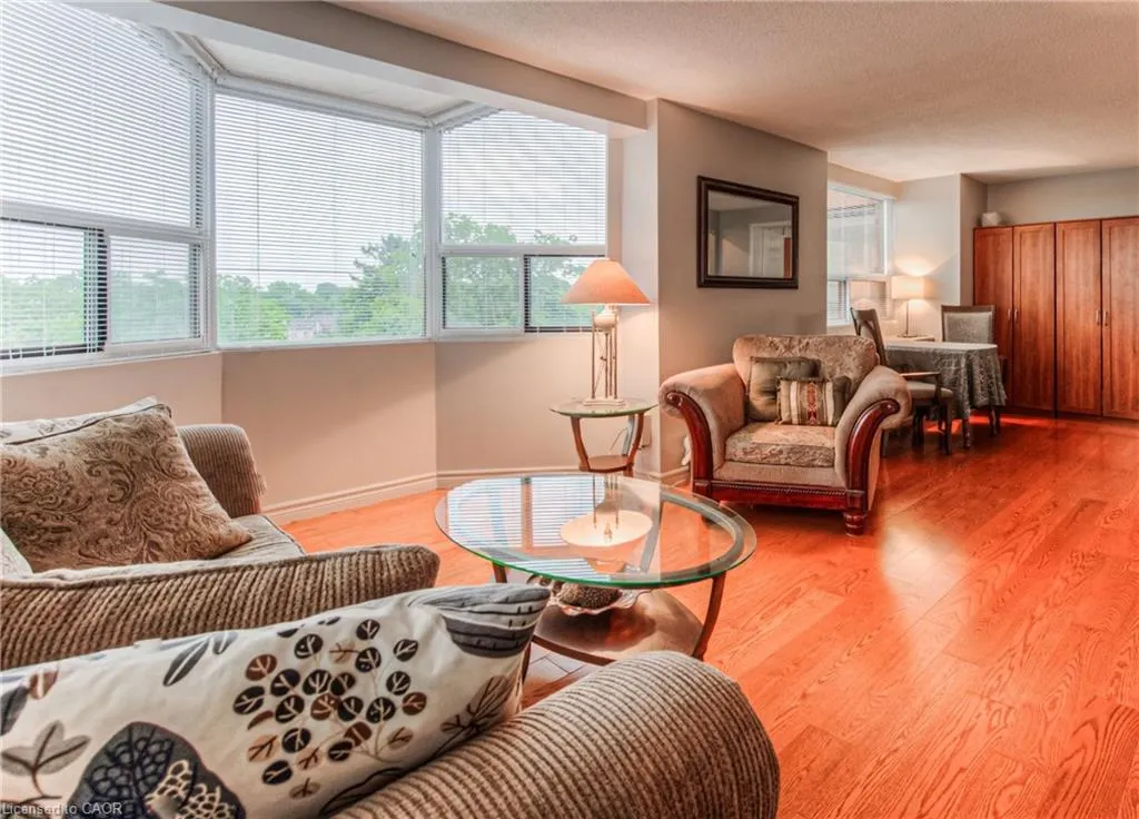 20 Ellen Street E, #611