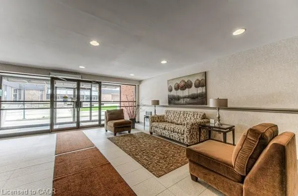 20 Ellen Street E, #611