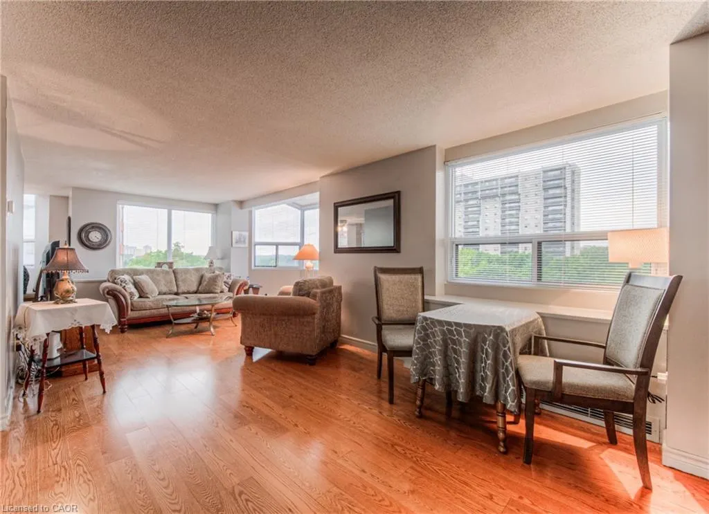 20 Ellen Street E, #611