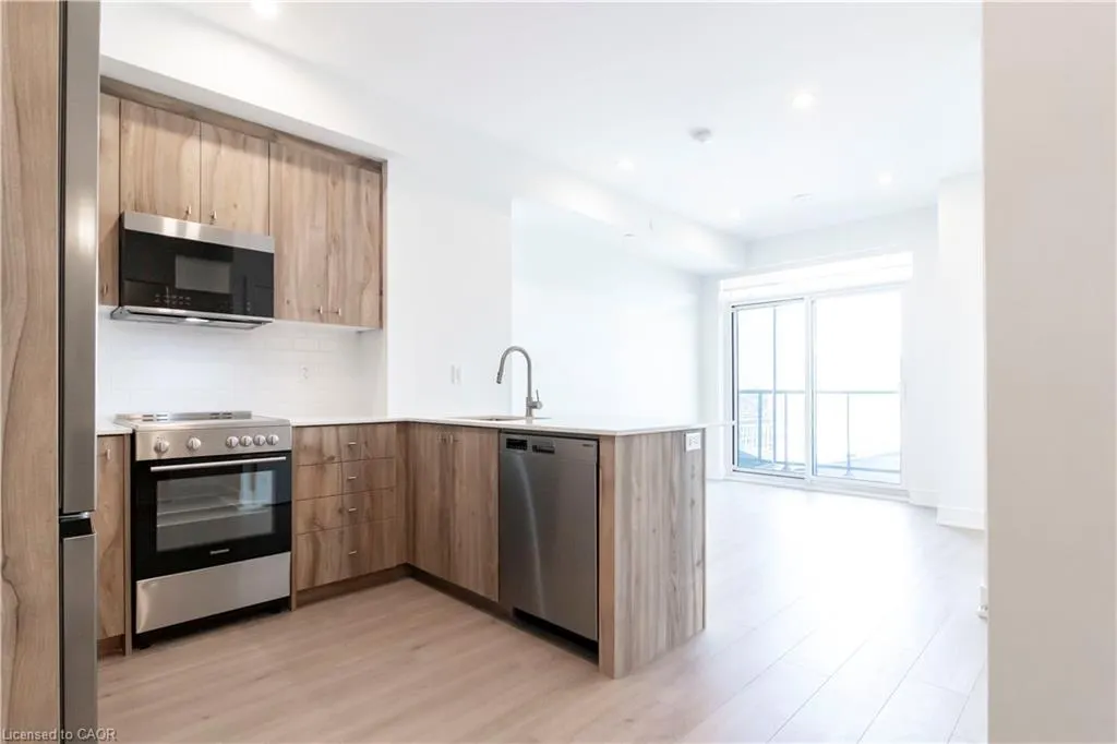 25 Wellington Street S, #1111