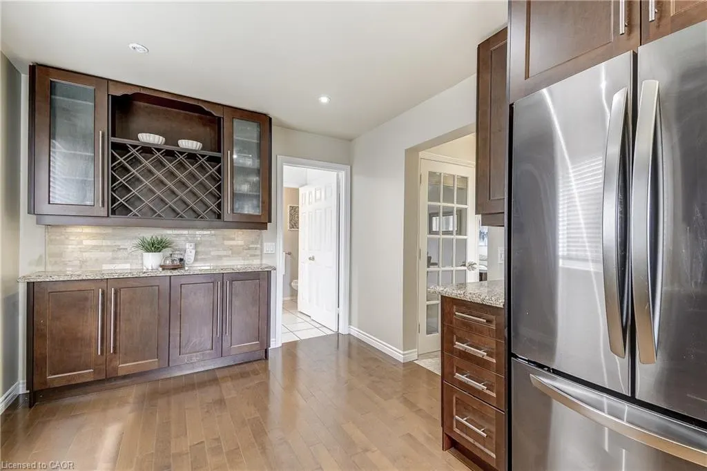 2212 Melissa Crescent