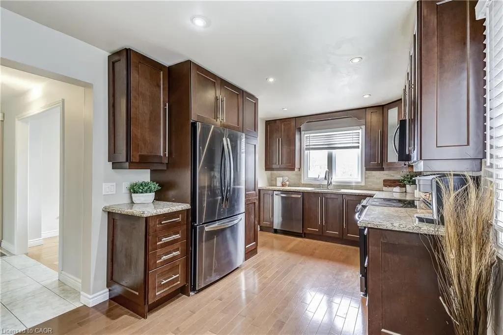 2212 Melissa Crescent