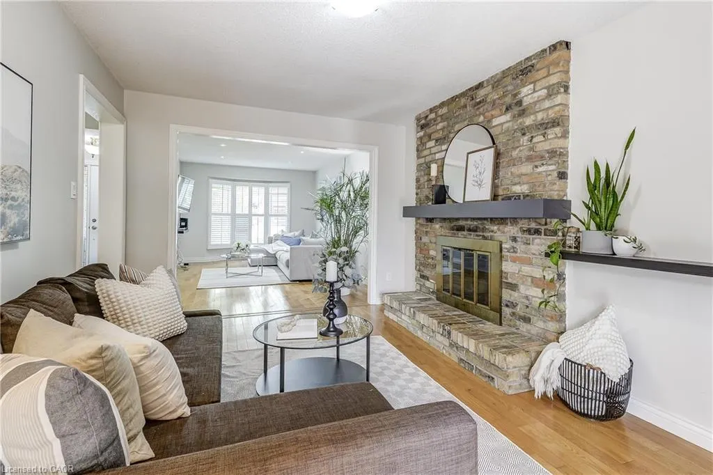 2212 Melissa Crescent
